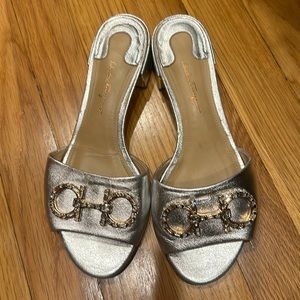 Lightly used, perfect vacation sandal